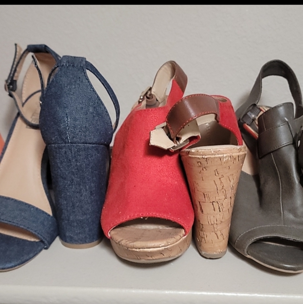 Red wedge suede shoe with buckle